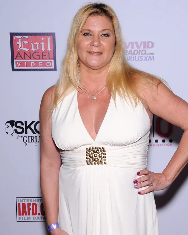Retrato de Ginger Lynn, fotografada por Toglenn